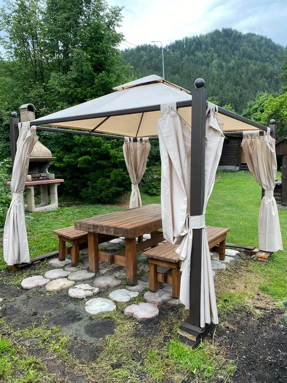 Дом у бассейна