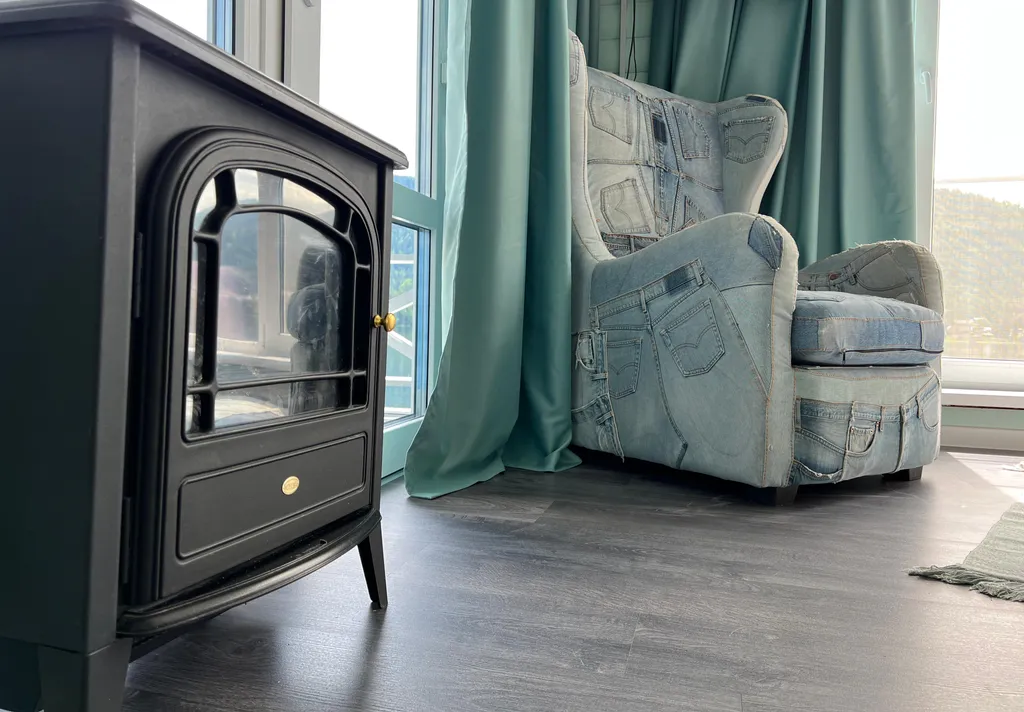 Дом америка на берегу телецкого озера