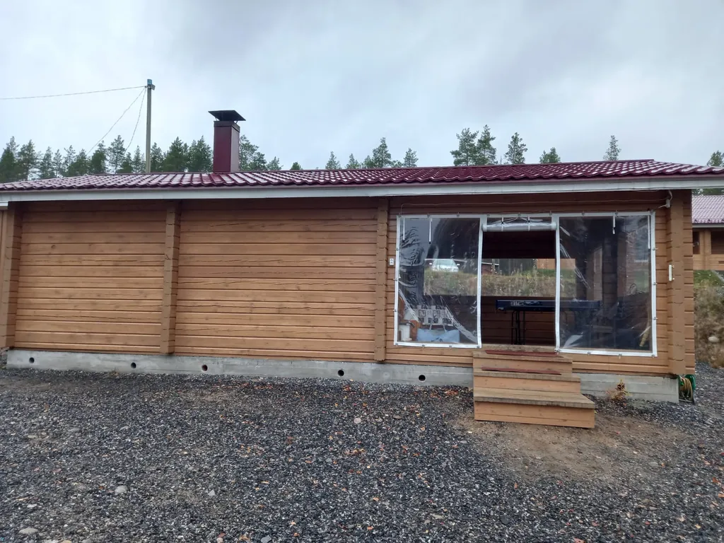 Уютный дом на берегу озера