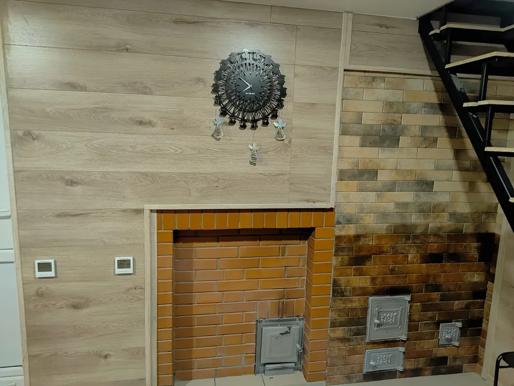 Дом с баней и пирсом на берегу пруда