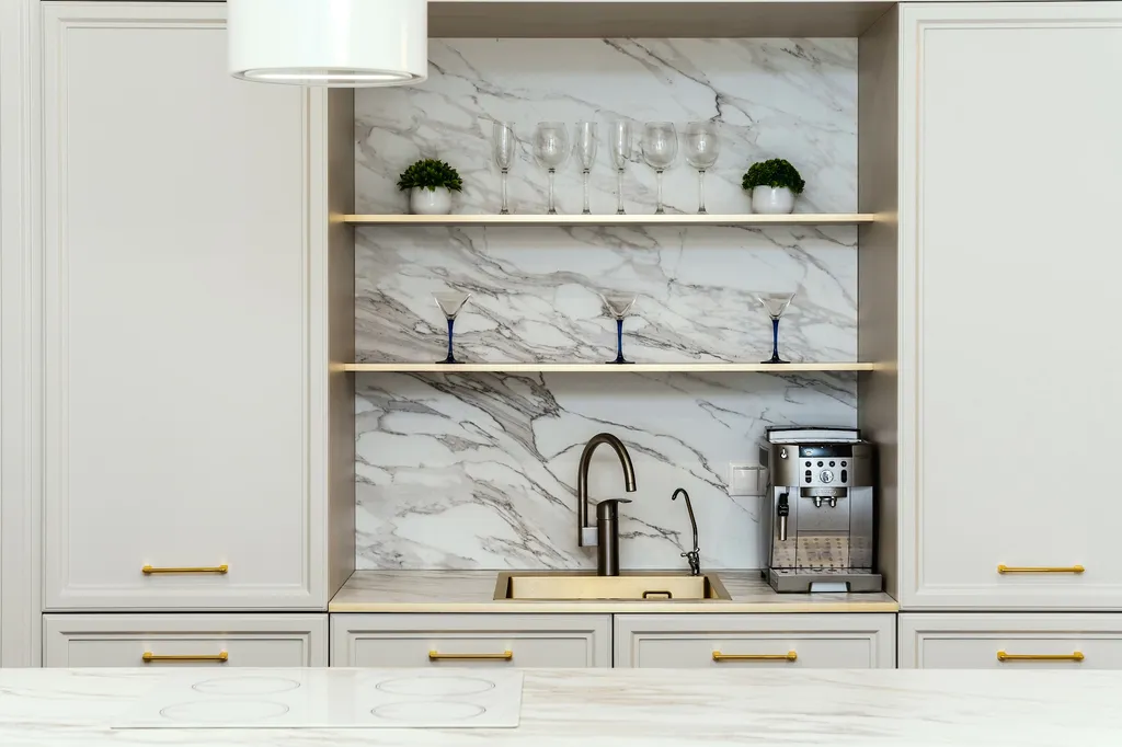 Стильные Апартаменты в центре Ялты «Yalta Plaza Holidays» 100м до Моря