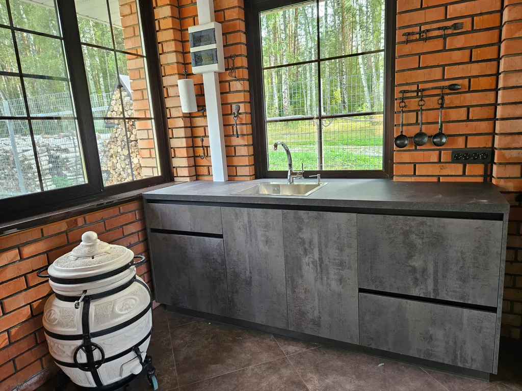 Дом, баня, чан, отапливаемая беседка