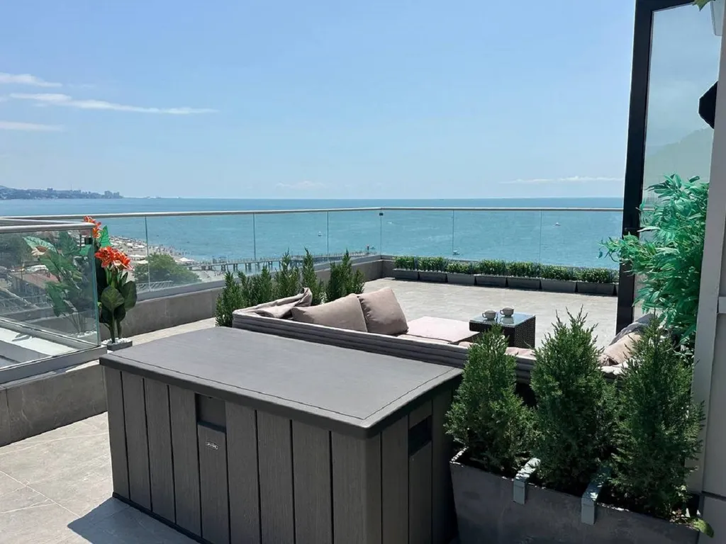 Огромные апартаменты с прямым видом на море и террасой 40 кв. метров