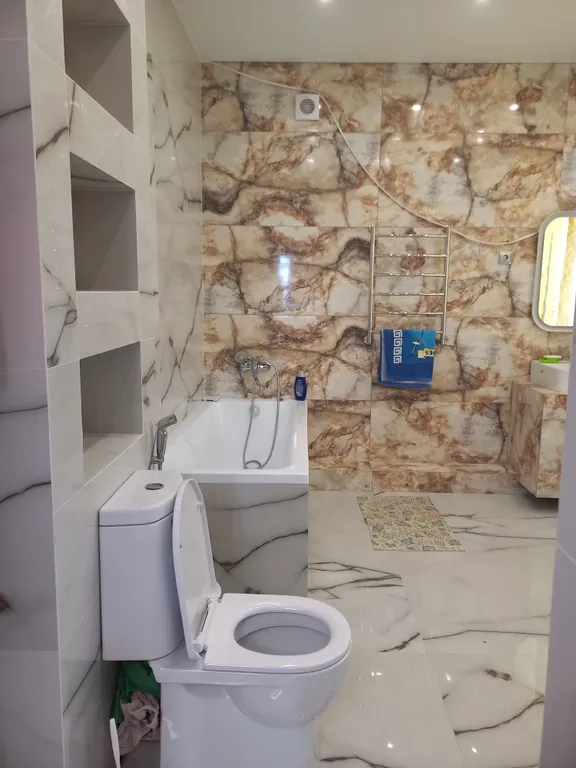 Резиденция в деревне в окружении леса