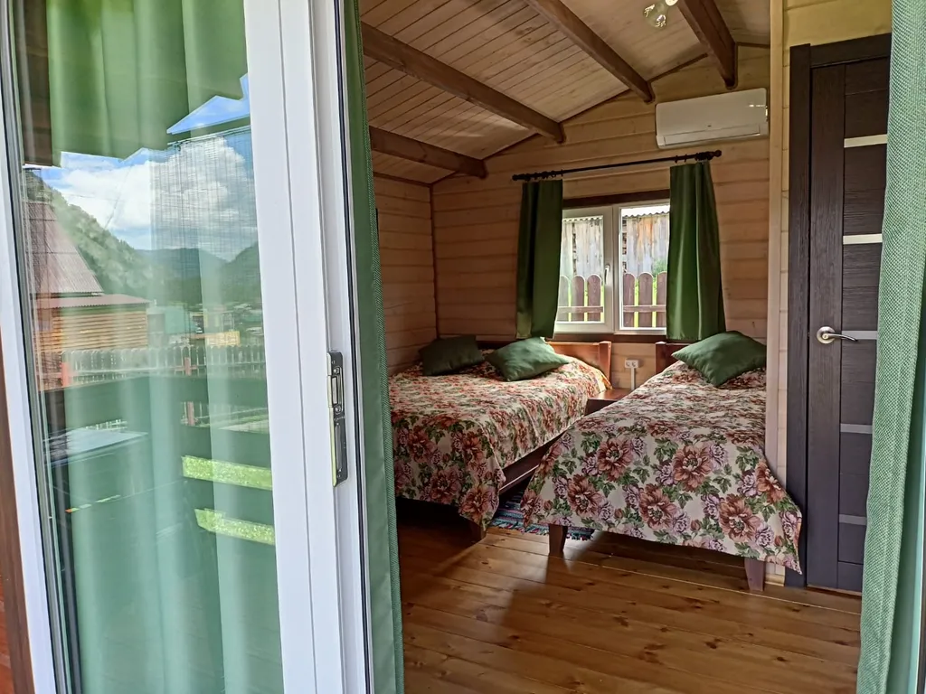 Трехместный уютный гостевой дом с видом на горы №4