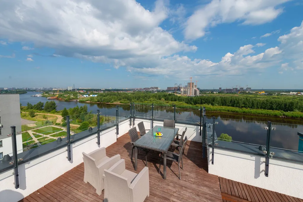 A-Studio с террасой на крыше и мангалом на берегу Туры