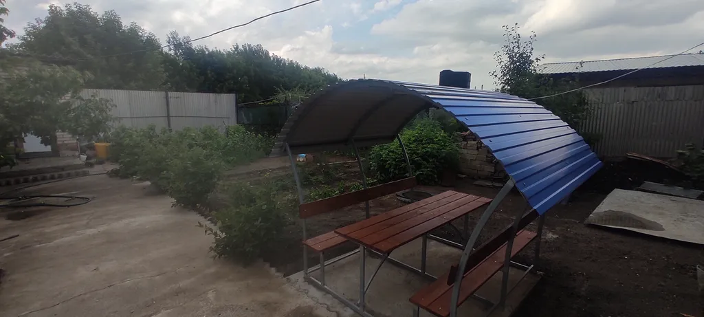 Маленький дом, простенький ремонт, не далеко он озер