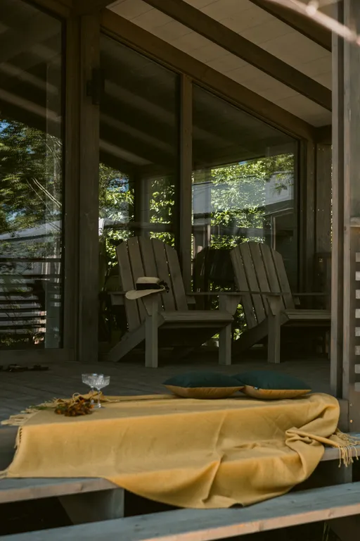 Коттедж Дом в лесу на берегу озера — Плодовое