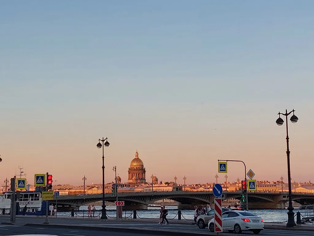 Квартира на набережной в центре у моста