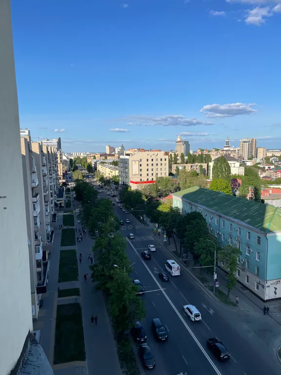 Шикарная студия с выходом на собственную крышу с садовой мебелью