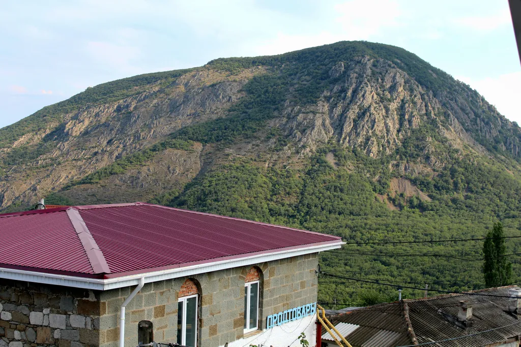Дом с бассейном в районе Артека и горы Аю-Даг