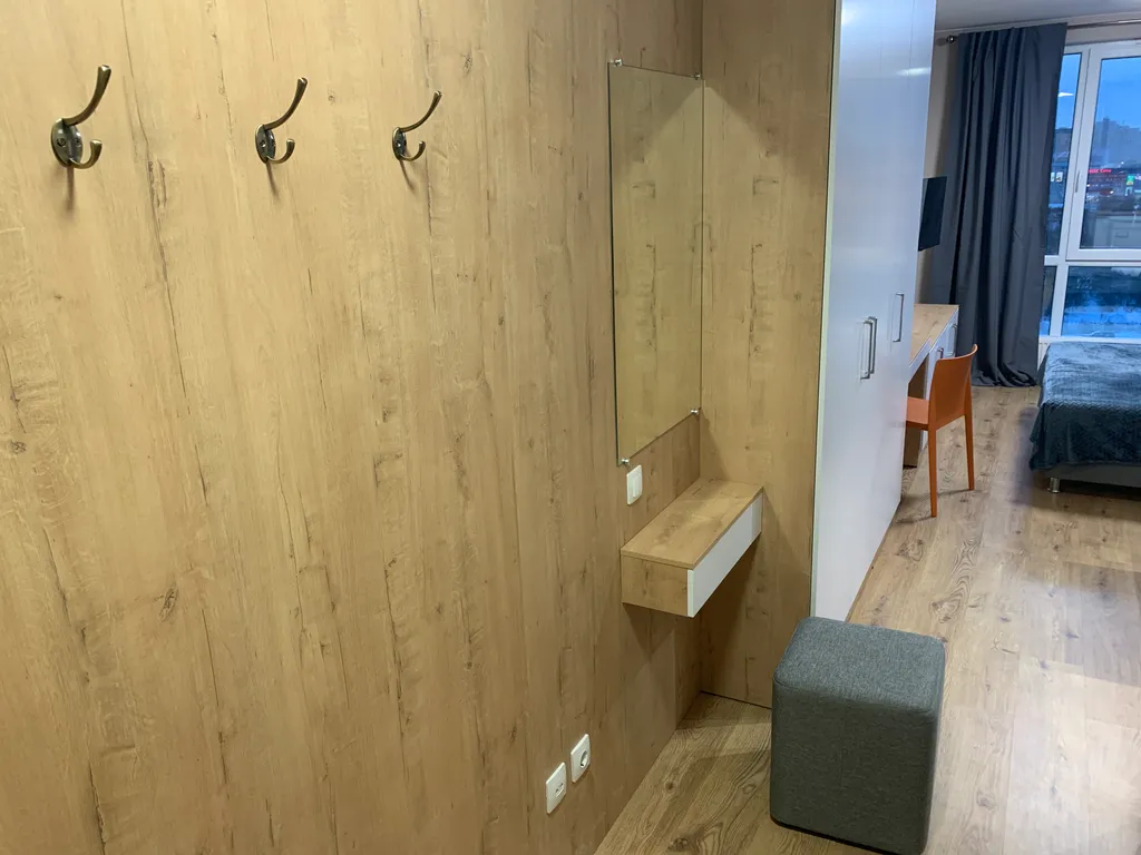 Апартаменты у метро с кухонной зоной и панорамными окнами