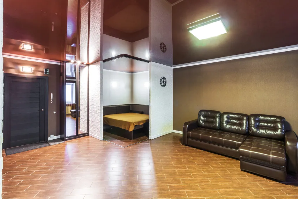 Студия с джакузи и камином