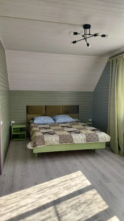 Современный дом с видом на лес