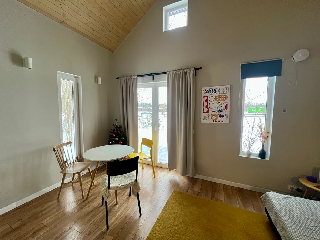 Синий домик в поле