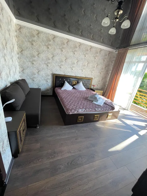 Семейный номер с видом на сад и на горы