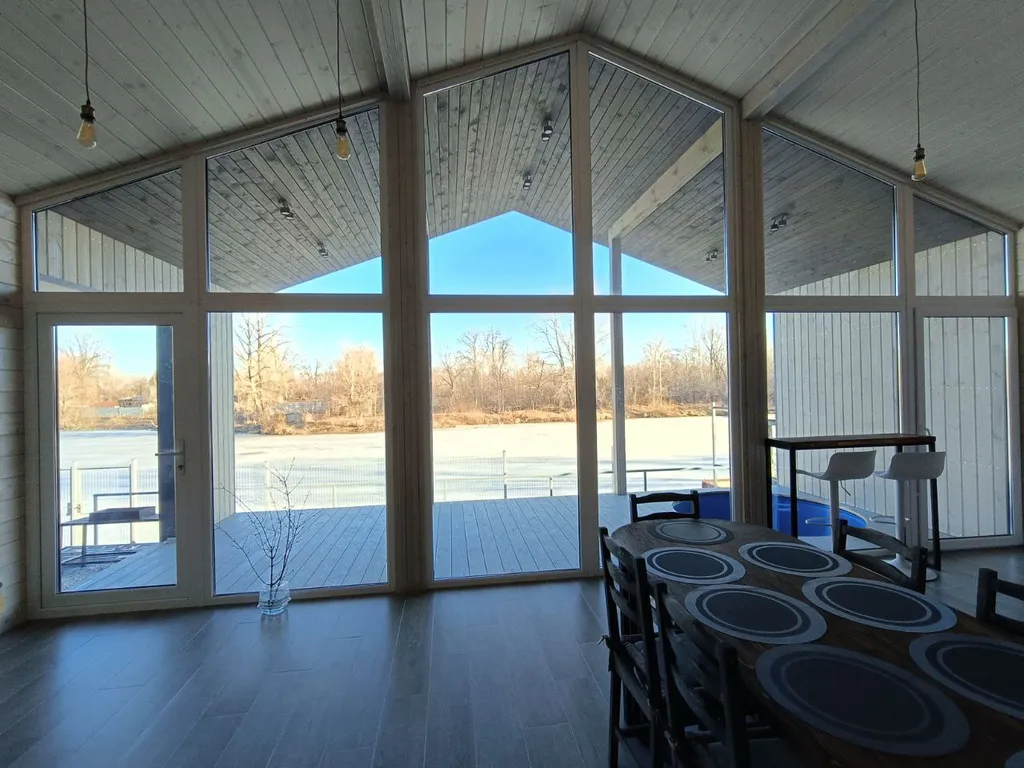 Дом с видом на озеро