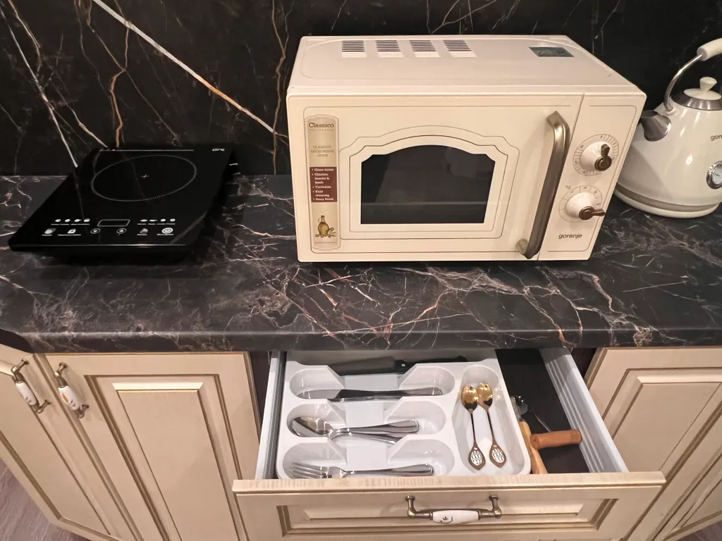 Квартира-студия в центре города с видом на Марьинский сквер