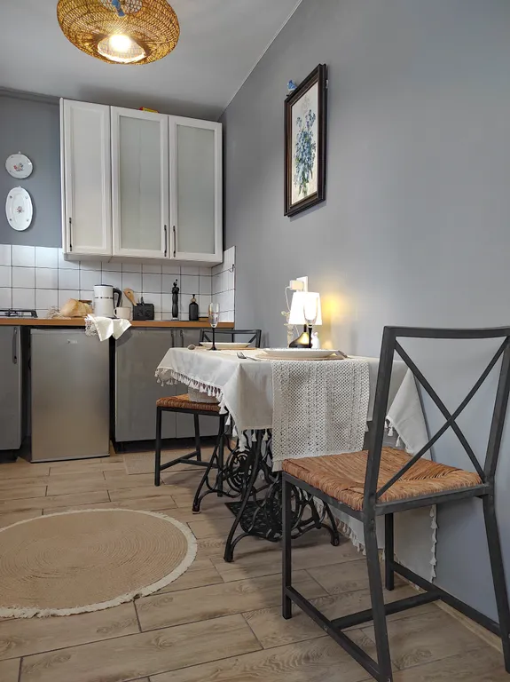 Уютный дом с беседкой у реки в тихом месте