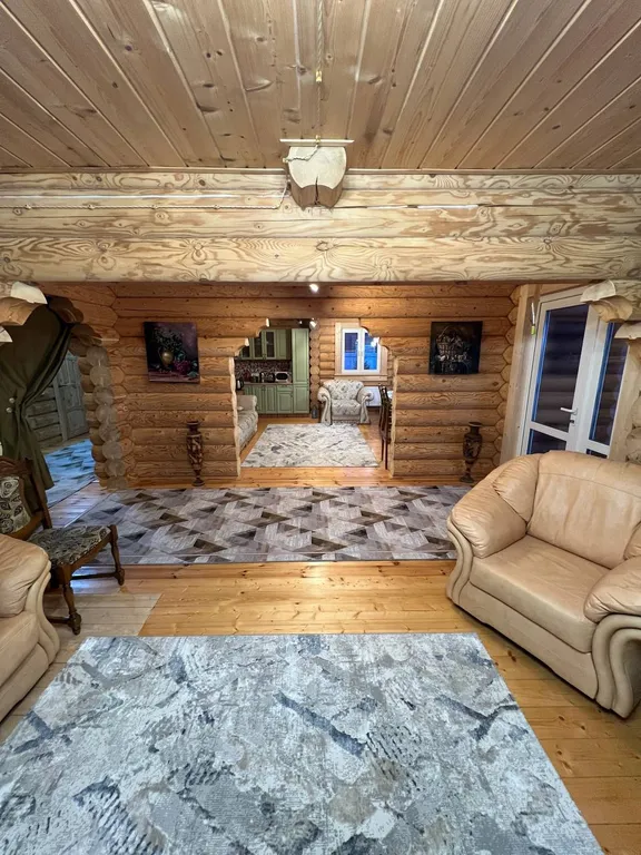 Большой коттедж на побережье озера Тосканка