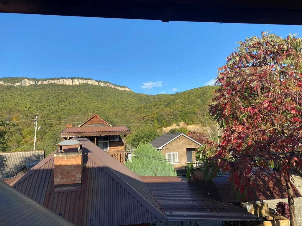 Номер у реки Дах с видом на горы