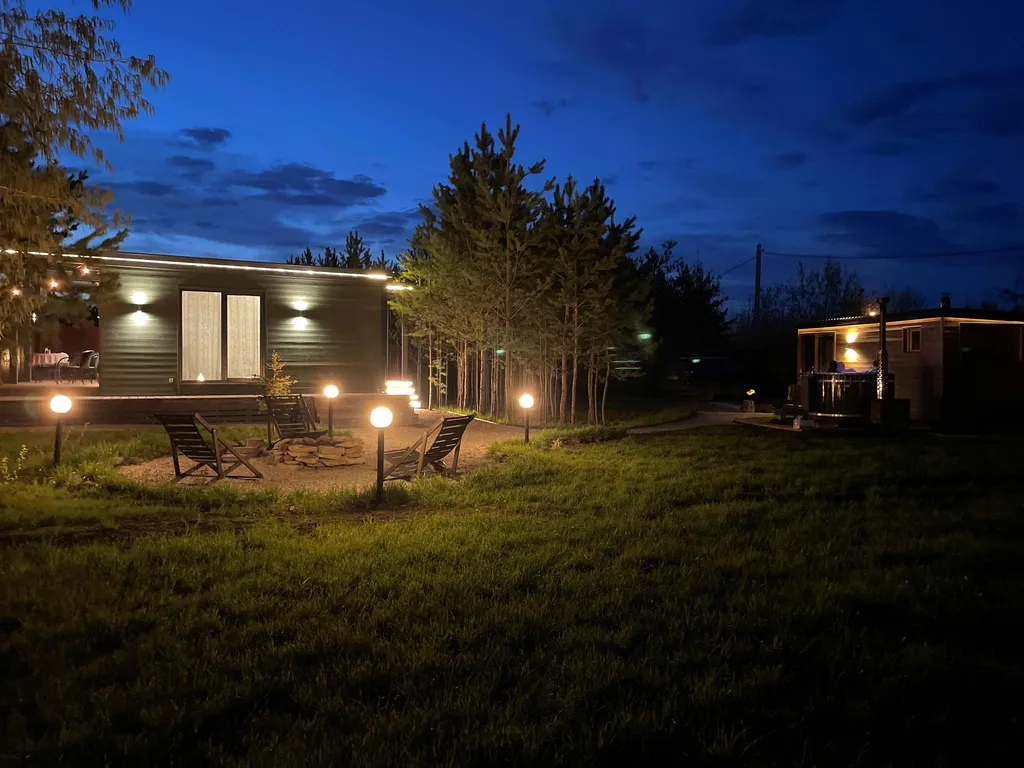 Дом с баней и купелью у леса