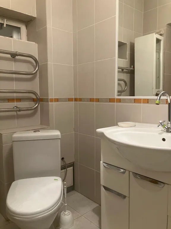 Трехэтажный коттедж с бассейном на берегу Волги