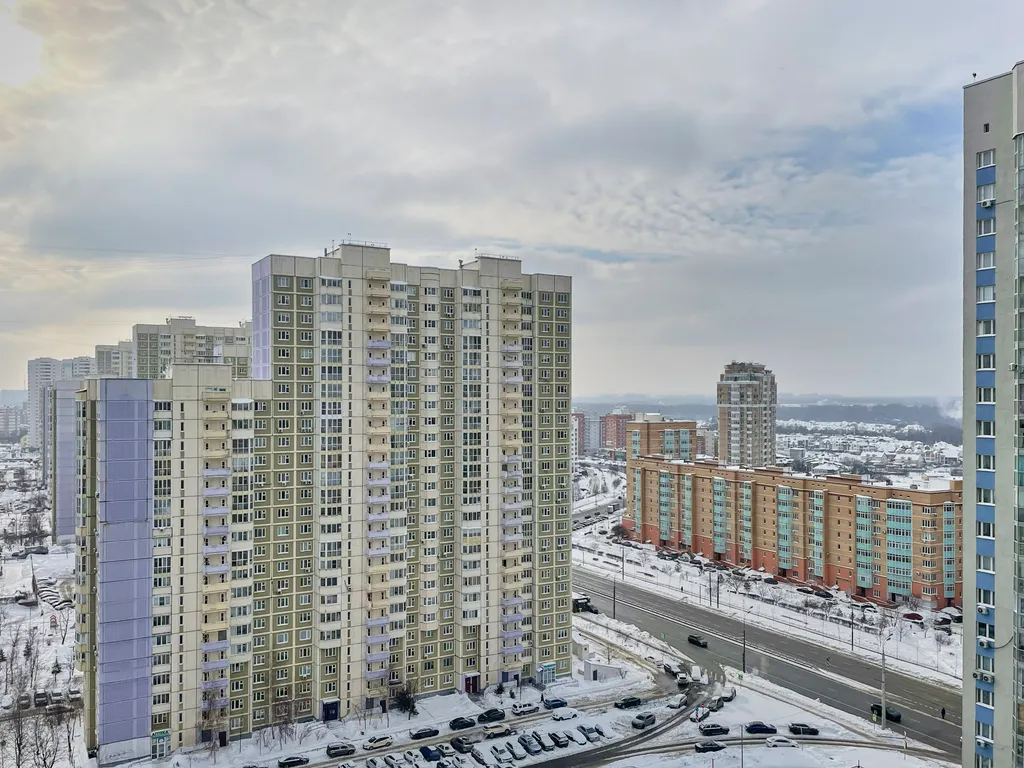 Уютная студия с большой лоджией в доме бизнес-класса