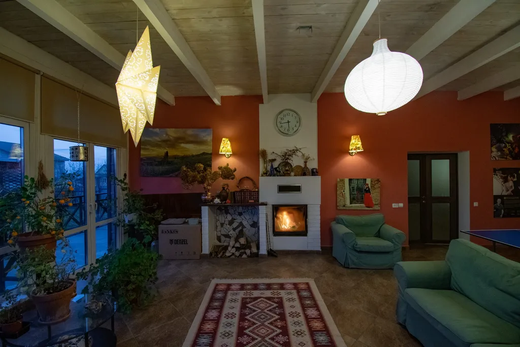 Просторный дом с живописным садом