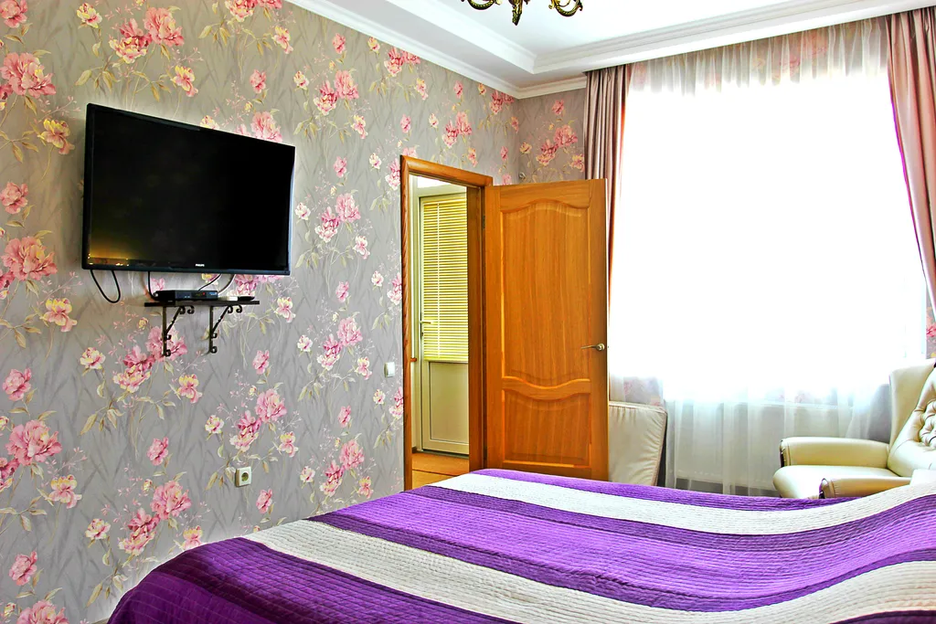 Дом с бассейном