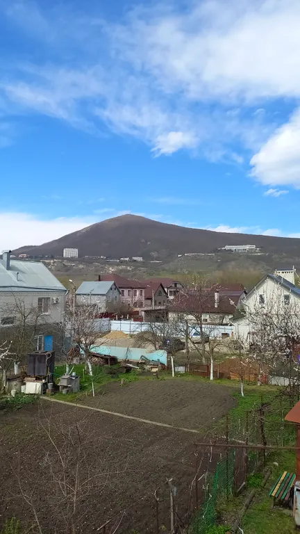 Уютная комната в доме с ванной комнатой