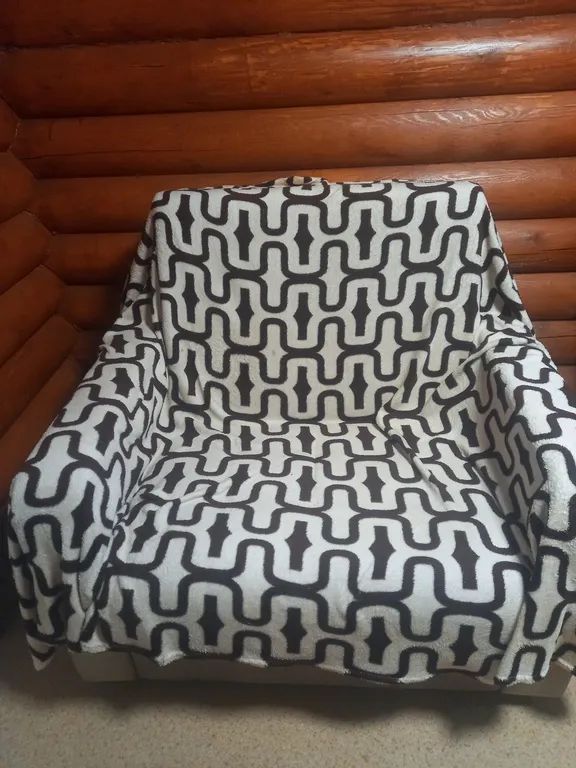 Домик из сосны в городе  С.