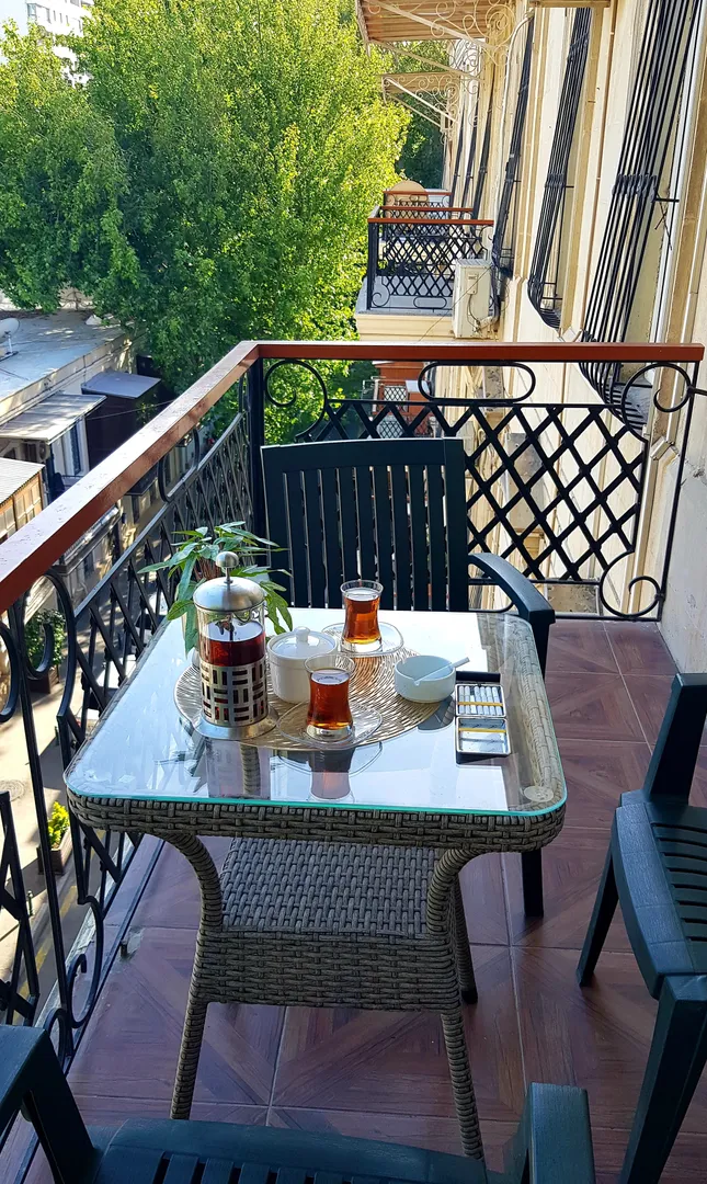 Внешний балкон с видом на город.
