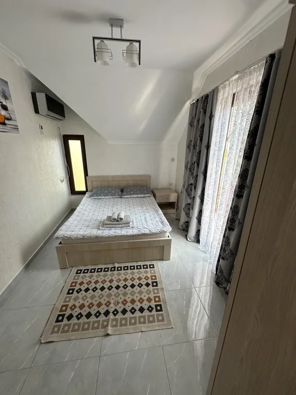 Апартаменты Apollo на море у пляжа с лечебным магнитным песком