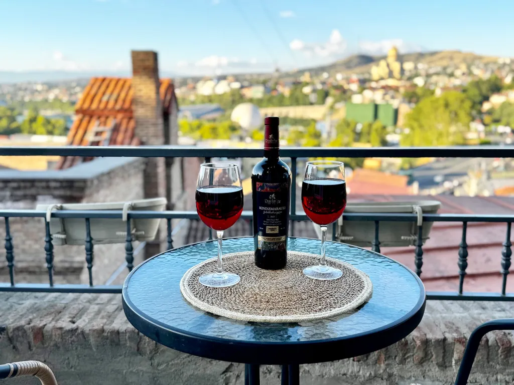 Трёхкомнатные апартаменты в Старом городе с видом на весь Тбилиси