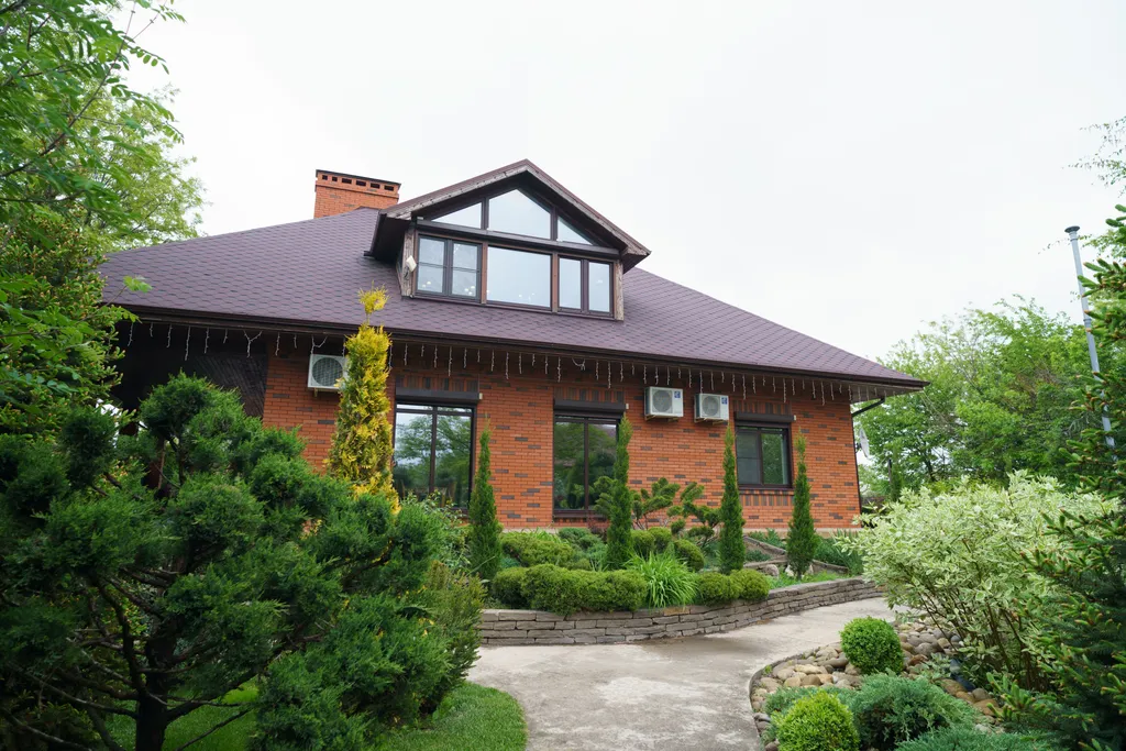 Загородный дом-шале "Pinebrook", аренда, у реки Дон. Сезонный бассейн.