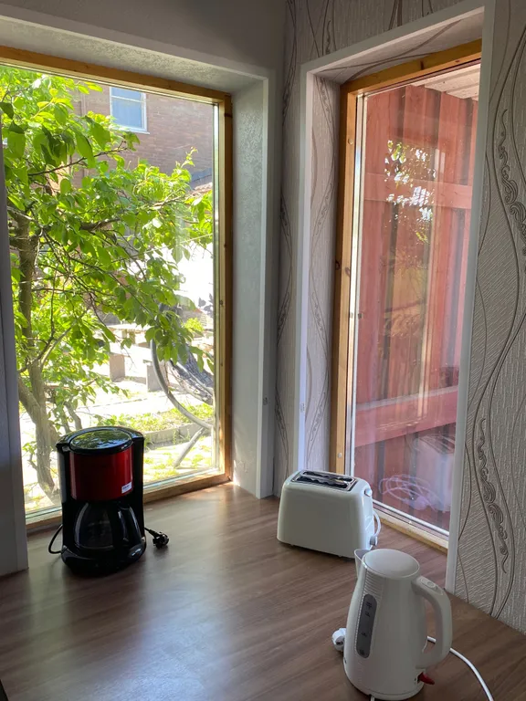 Домик на берегу залива