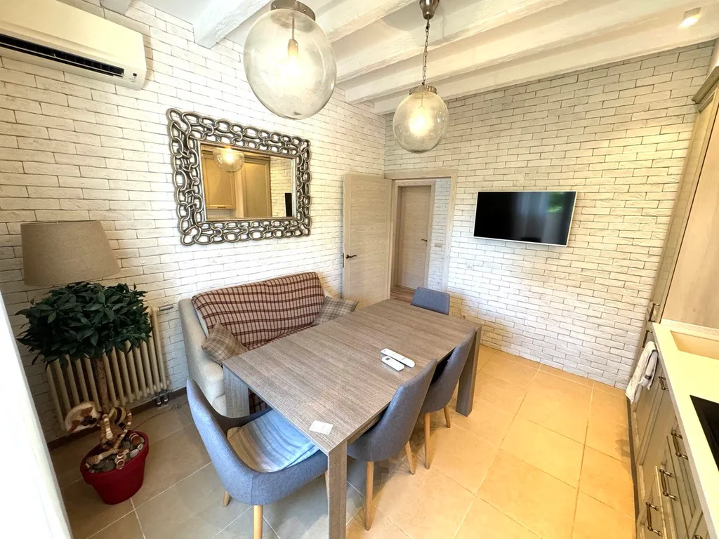 Апартамент с дизайнерским ремонтом в 100 шагах от моря и пляжа