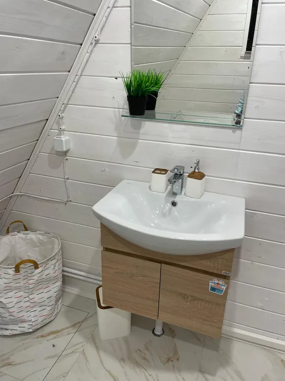 Дом А-фрейм на берегу озера