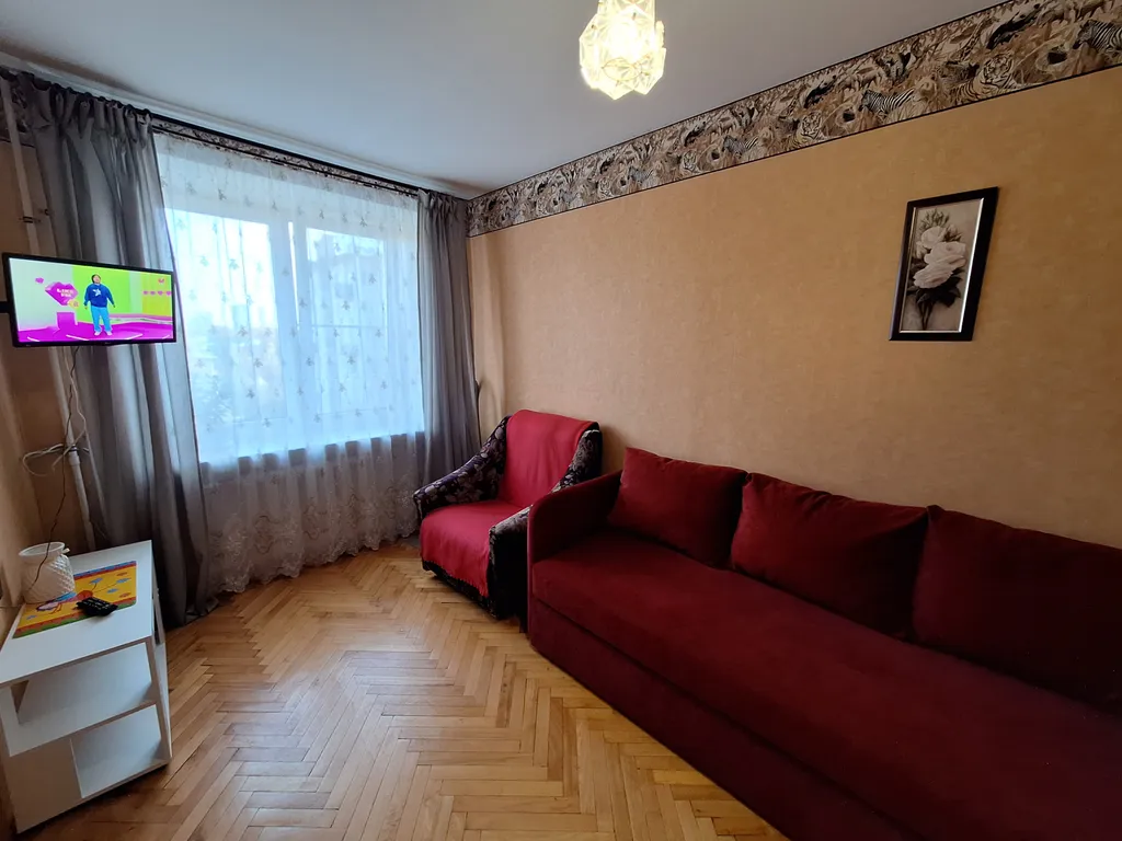 2 комнатная квартира у станции метро Московская