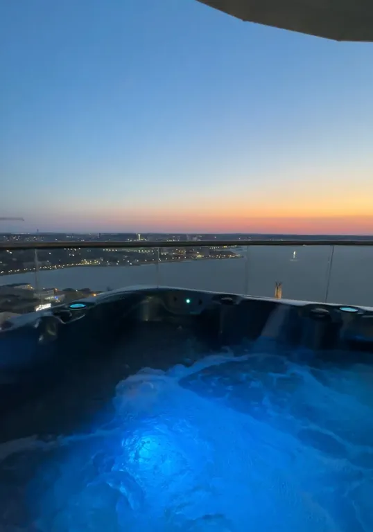 Небо22, номер в Пентхаусе, самый роскошный Ижевск, Джакузи на балконе