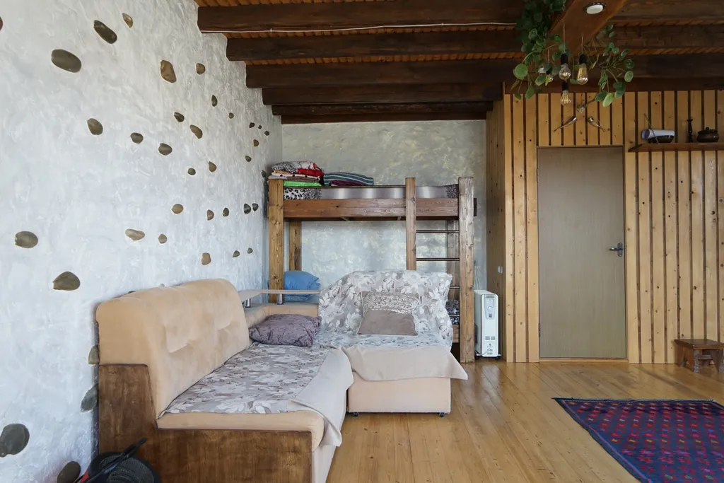 Домик на краю обрыва