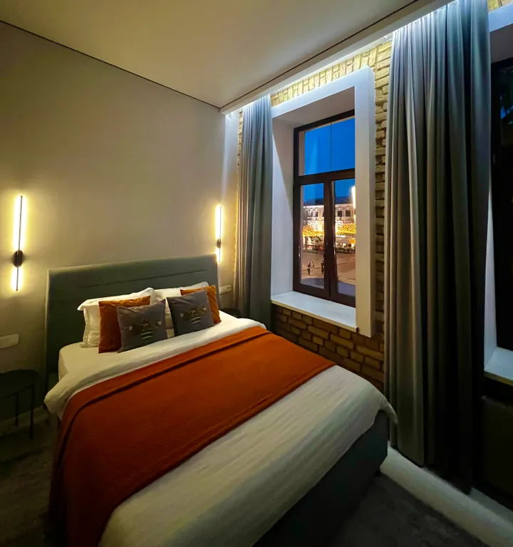 Новая студия в самом центре Гродно с видом на пешеходную улицу