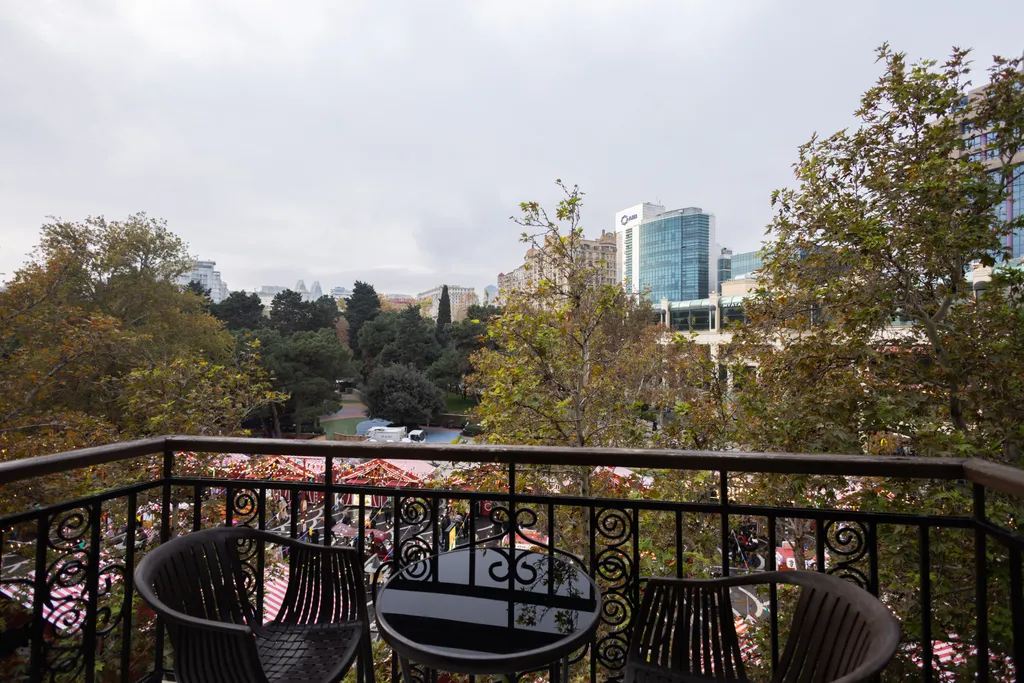 2 спальни + гостиная, прямой балкон с видом на гору Таргова