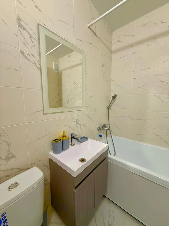 Современная квартира с большой кухней-гостиной