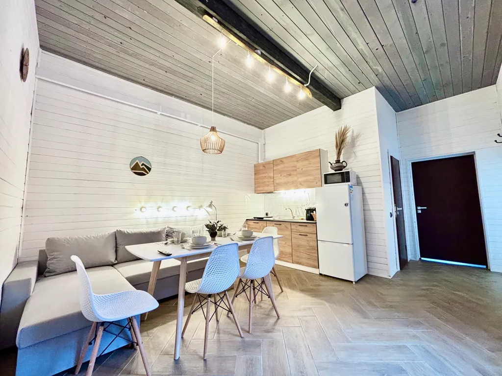 Кругозор- апартаменты, вид на озеро и горы