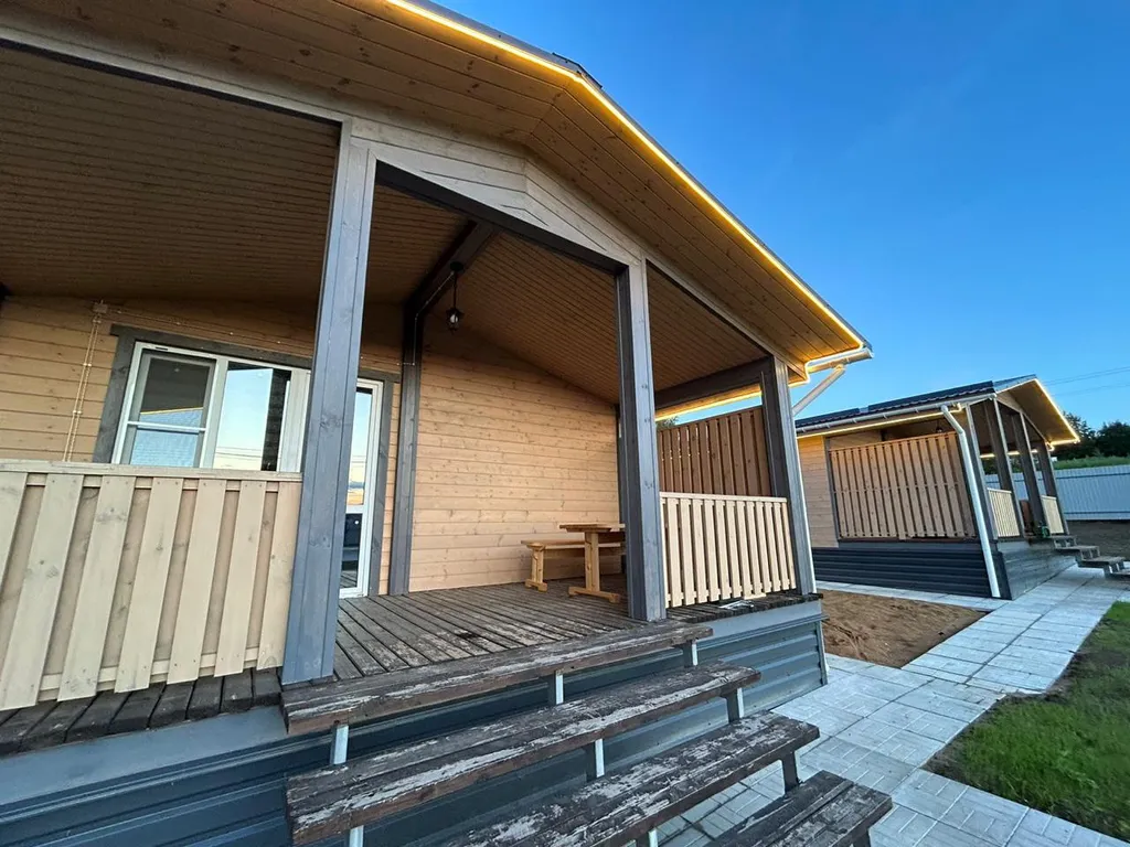 Домик около озера