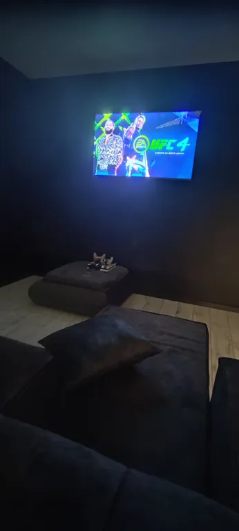 Дом с бассейном