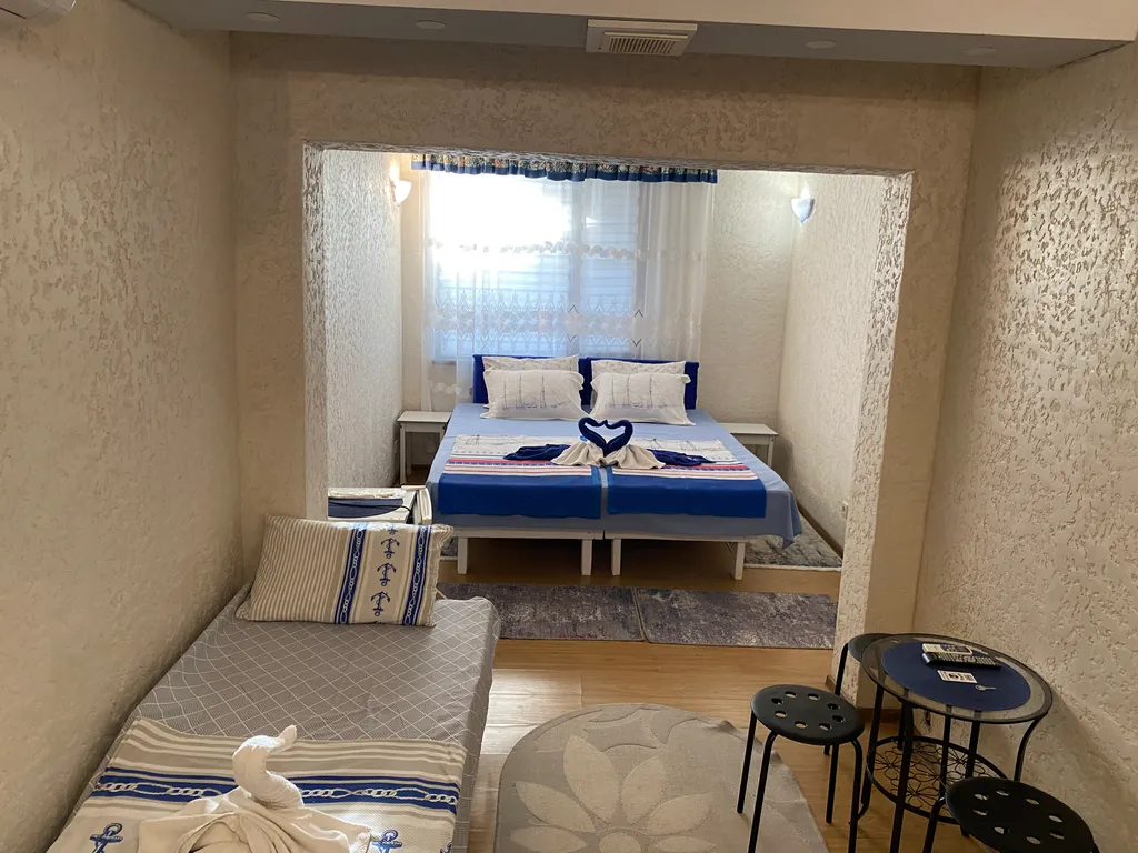 Квартира Трёхместный номер стандарт — аренда посуточно в Гагра