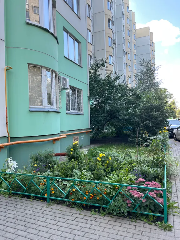 Светлая, тёплая, просторная однокомнатная квартира с видом на город